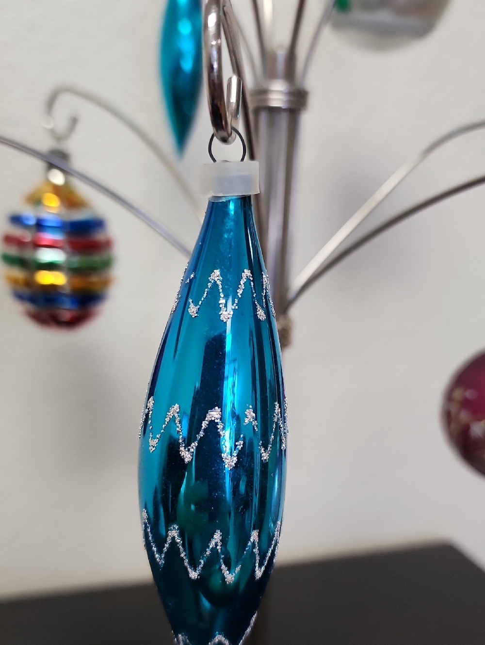 Christmas Ornament Jewelry Tree, With 15 Assorted Vintage Ornaments! - Picture 6 of 16
